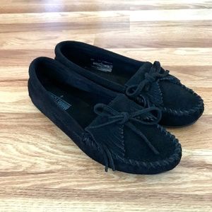 Minnetonka Black Moccasin Size 7.5